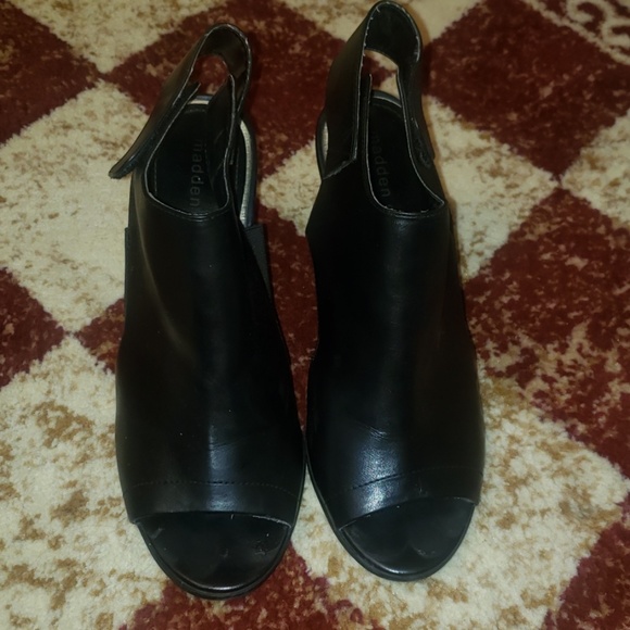 Madden Girl black faux leather bootie - Picture 1 of 3